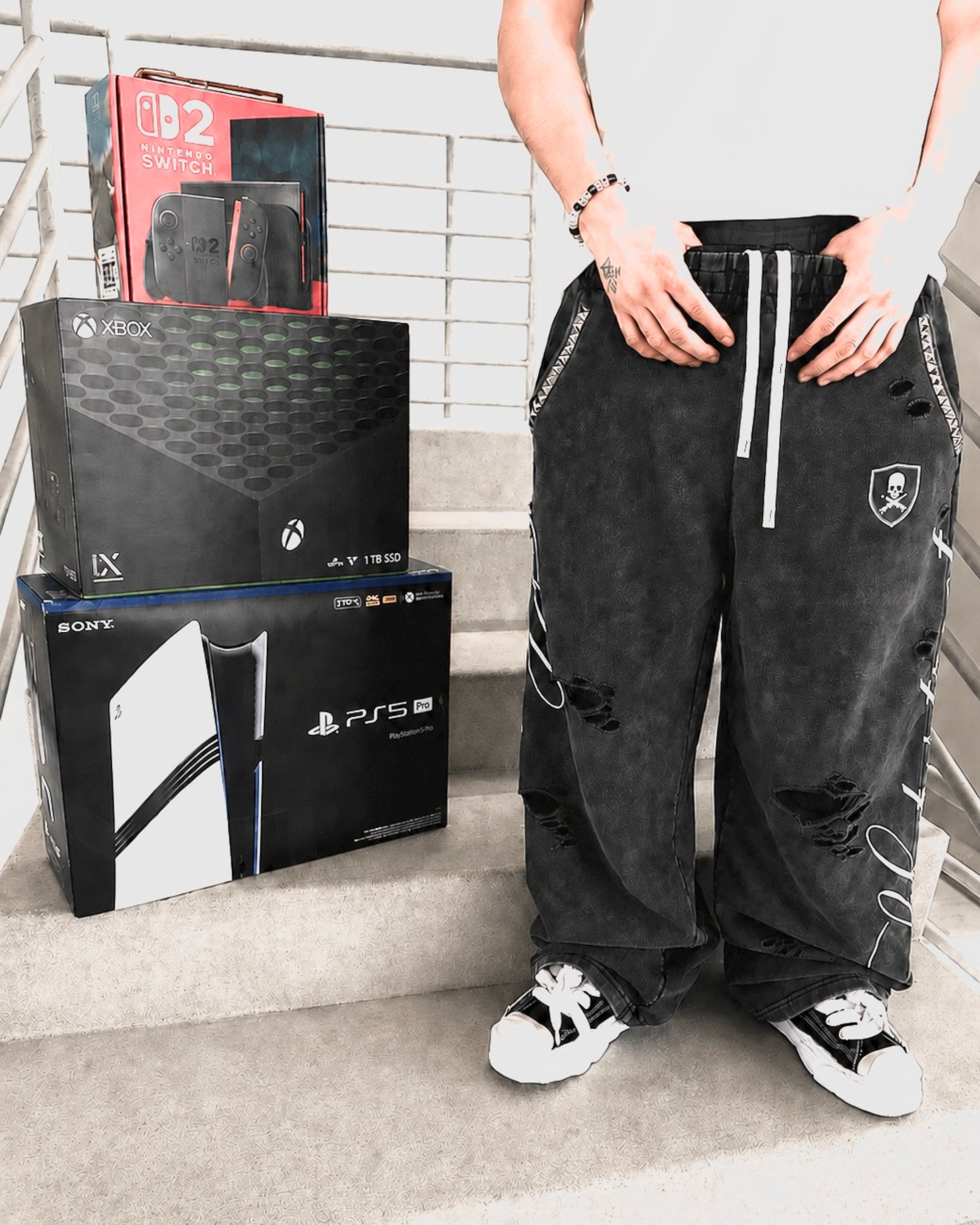 REVIVAL BLACK SWEATS